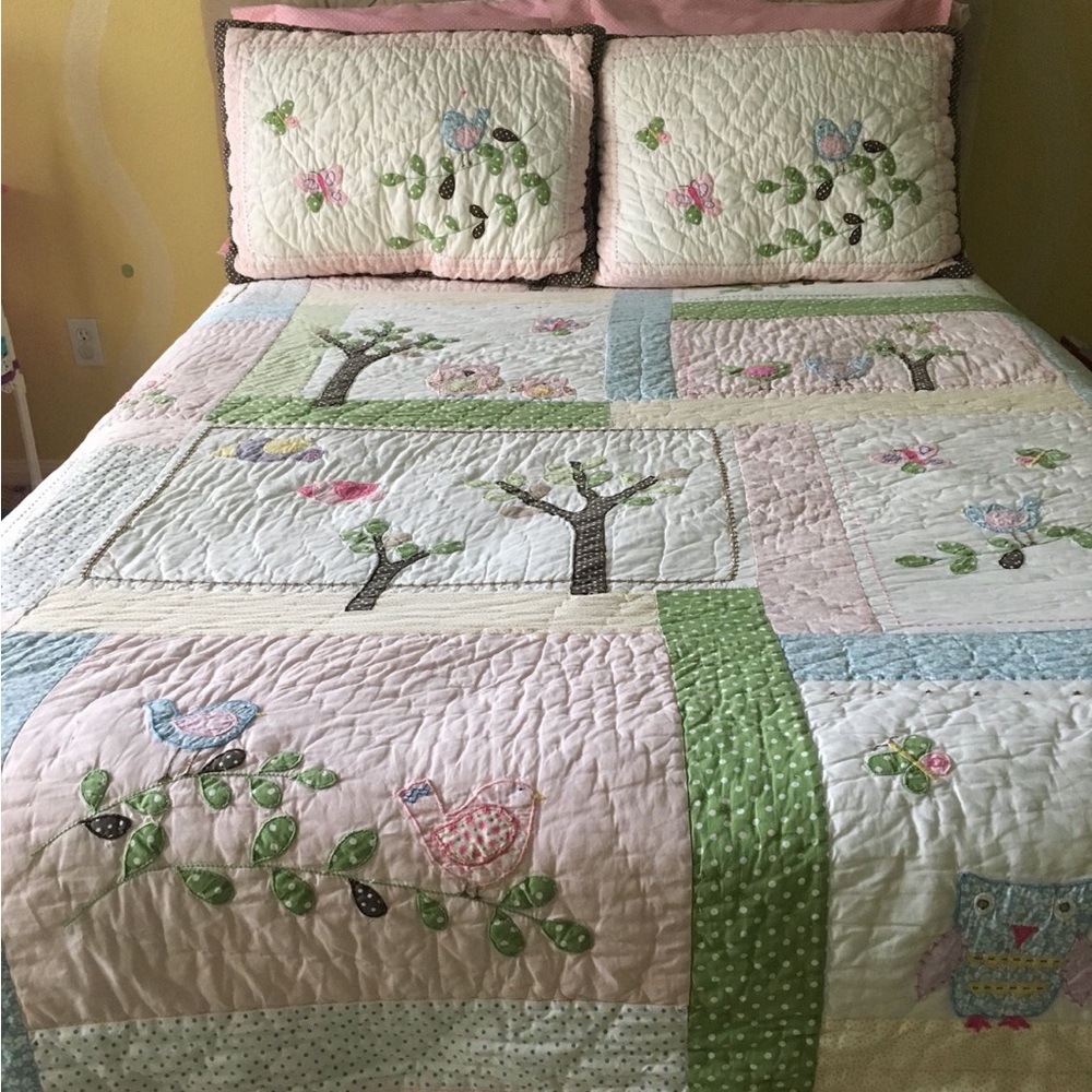 Floral Patchwork Quilt Set - Pink, Green, Blue